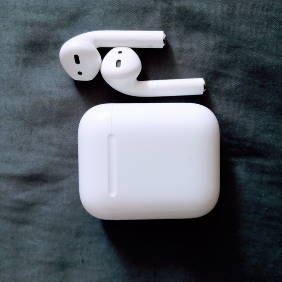 Airpods 2nd Gen - Picture 2 of 3